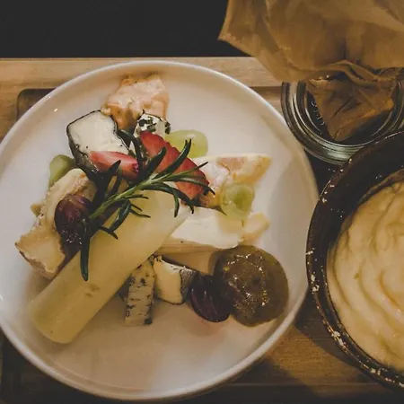 Отель Cafe-restaurant Leo *