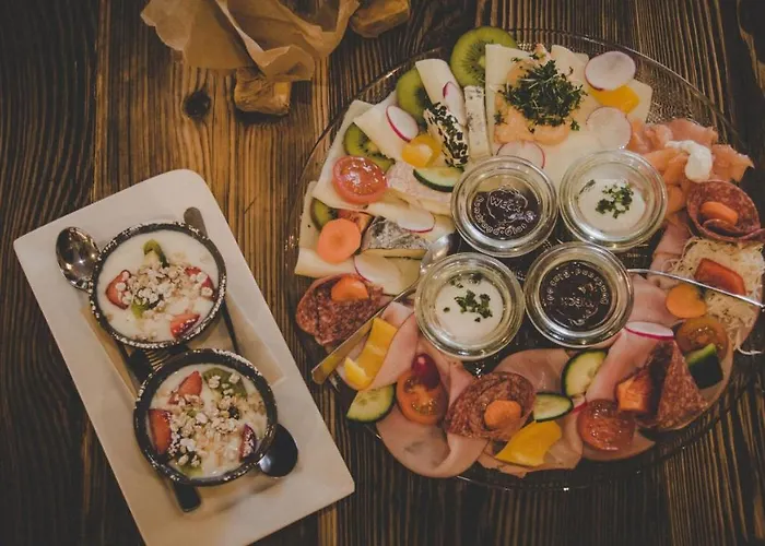 Cafe-restaurant Leo فندق كالسدورف باي غراتس